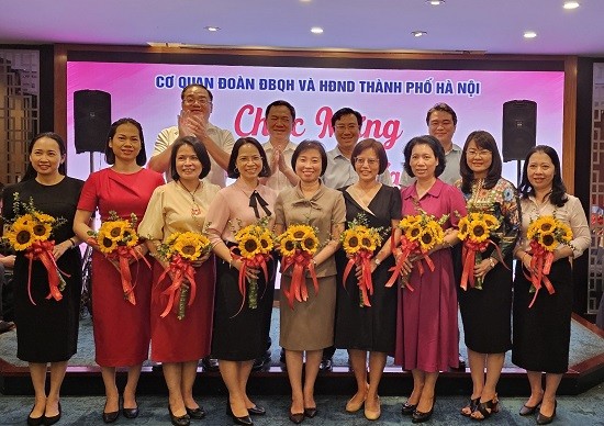 Cơ quan Đoàn ĐBQH và HĐND thành phố Hà Nội: Gặp mặt chúc mừng ngày Phụ nữ Việt Nam 20-10